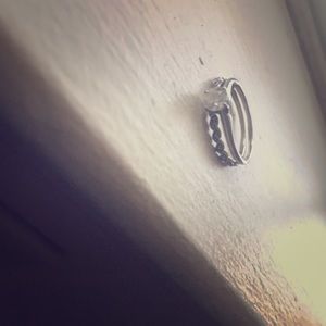 Size 8 14 kt white gold wedding set .